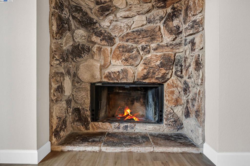 FLORESTA GARDENS - Residential