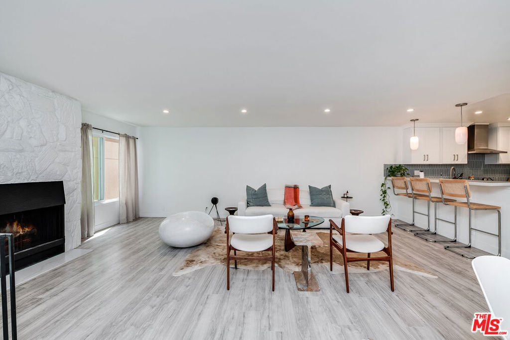 16 Quarterdeck Street 102