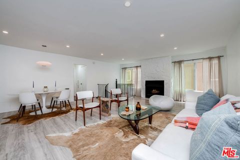 Photo of 16 Quarterdeck Street #102, Marina Del Rey, CA 90292 (MLS # 25581417)