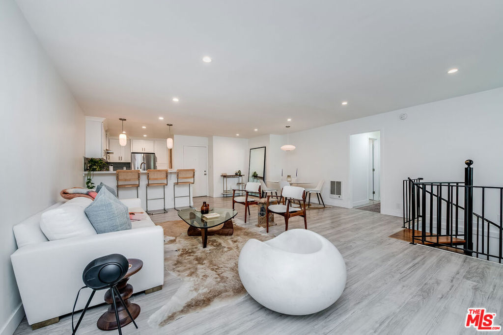 16 Quarterdeck Street 102