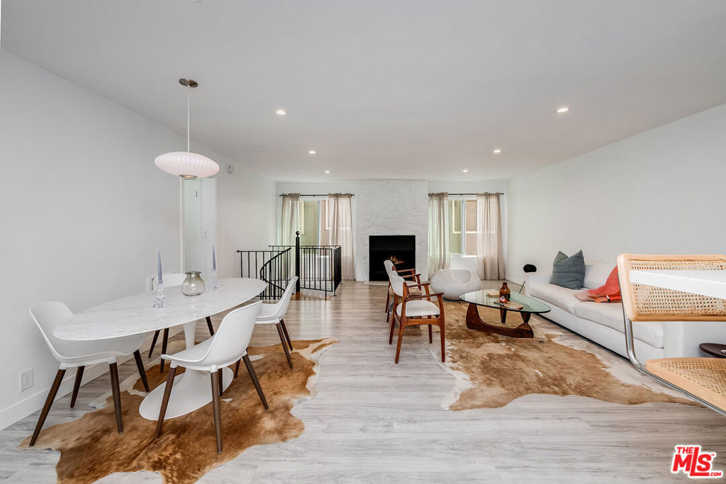 16 Quarterdeck Street 102