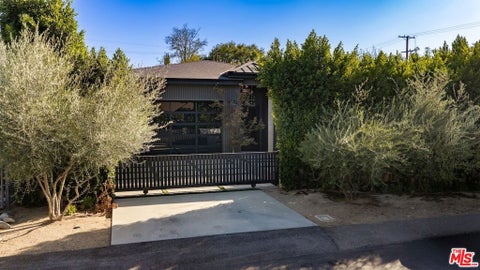 Photo of 14752 Hartsook Street, Sherman Oaks, CA 91403 (MLS # 26870997)