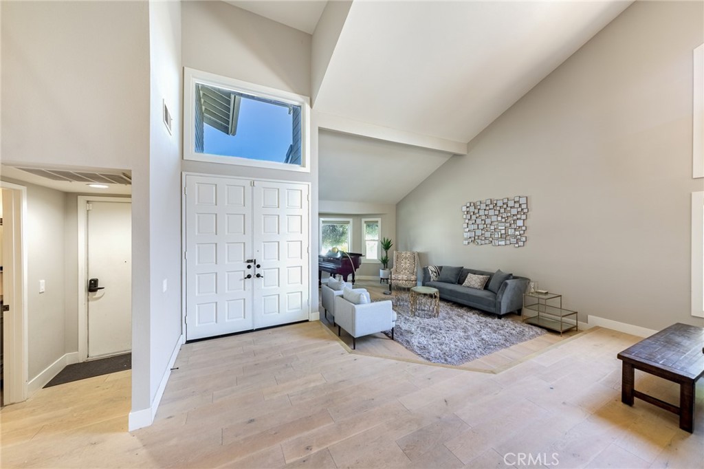 2106 Greenwood Court