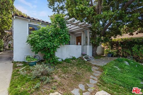 Photo of 2138 Holmby Avenue, Los Angeles, CA 90025 (MLS # 26798745)