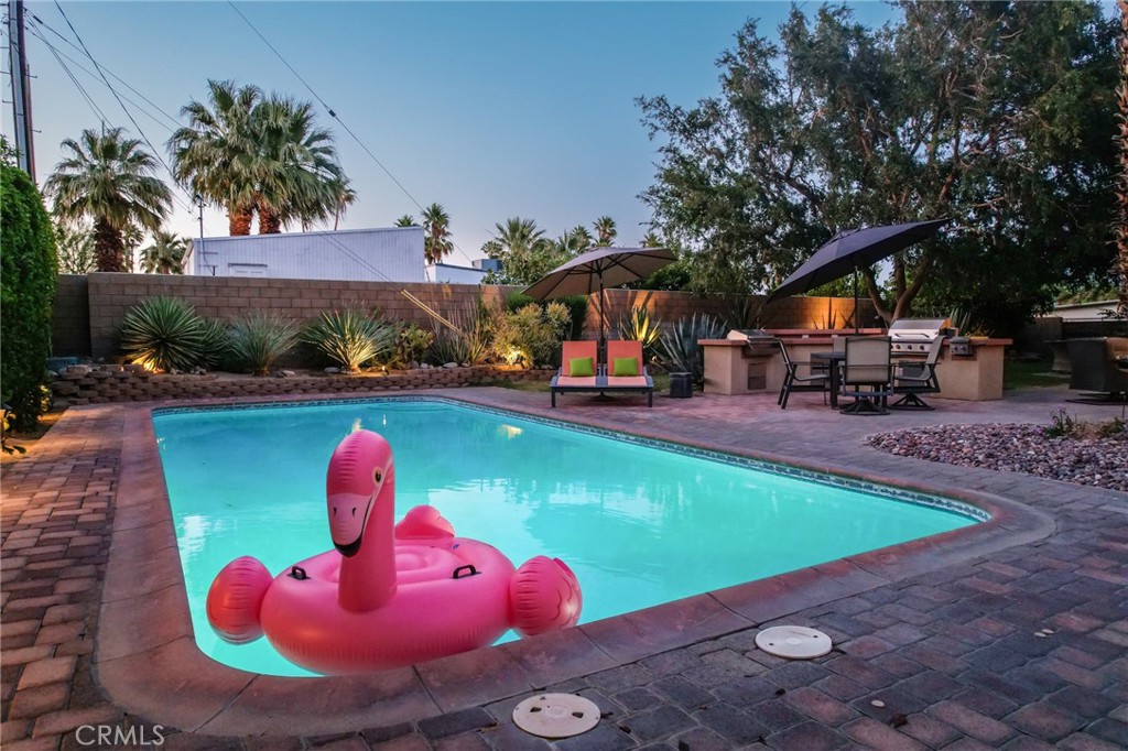 Racquet Club East (33122) - Residential