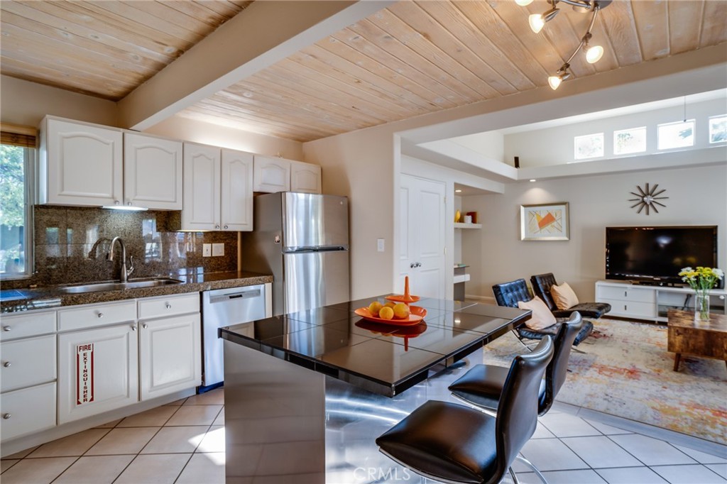 Racquet Club East (33122) - Residential