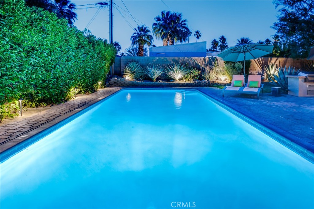 Racquet Club East (33122) - Residential