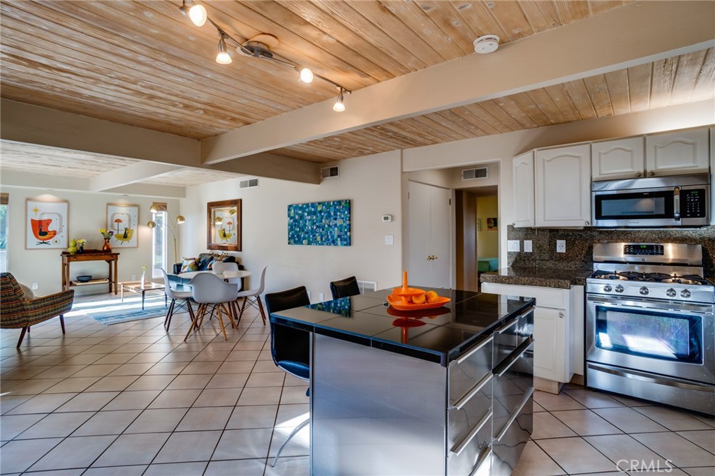 Racquet Club East (33122) - Residential