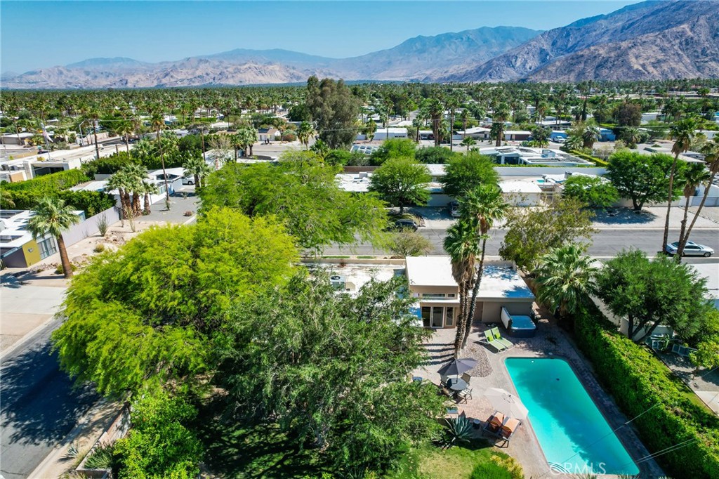 Racquet Club East (33122) - Residential