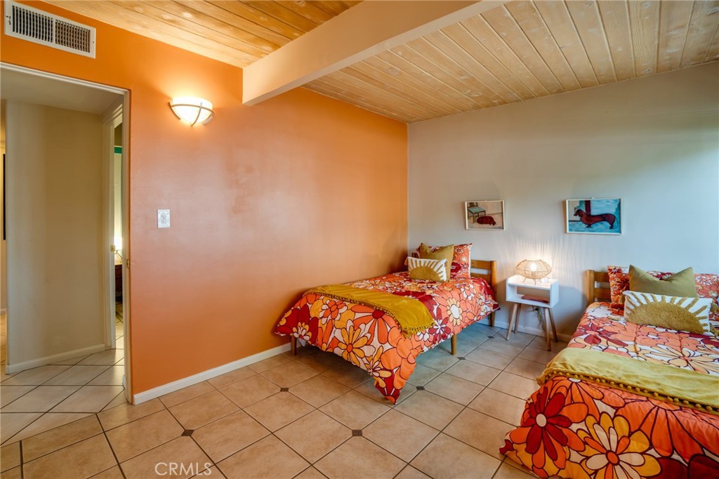 Racquet Club East (33122) - Residential