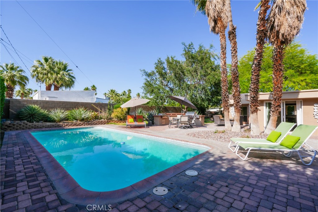 Racquet Club East (33122) - Residential