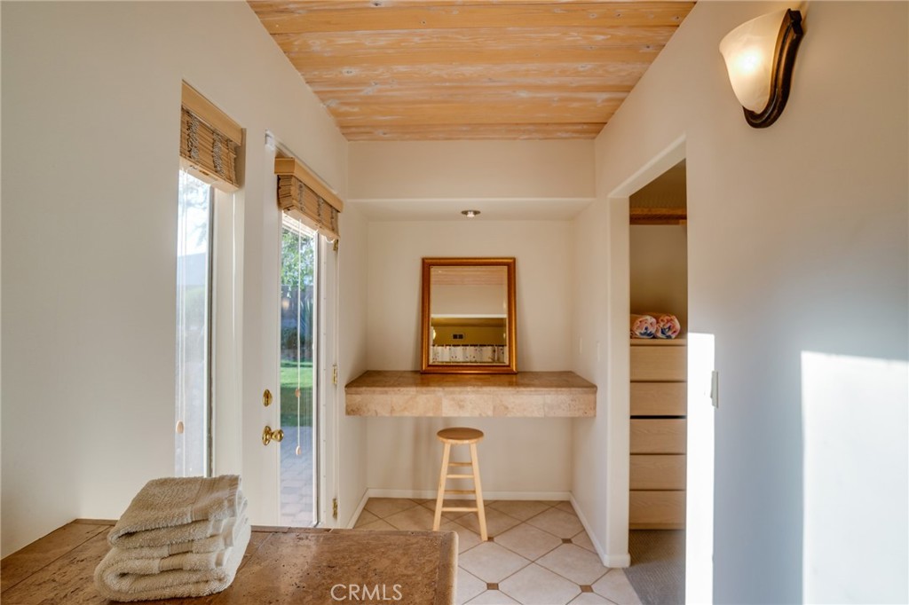 Racquet Club East (33122) - Residential