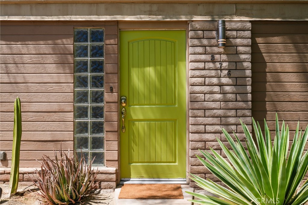 Racquet Club East (33122) - Residential