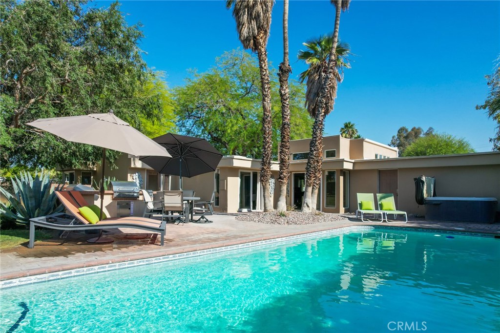 Racquet Club East (33122) - Residential