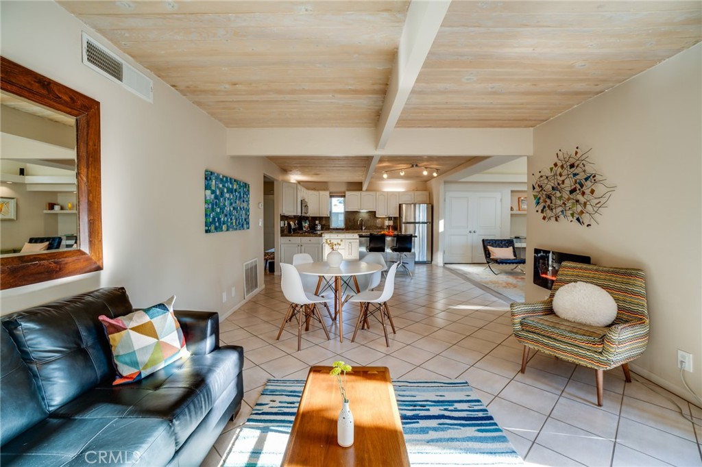 Racquet Club East (33122) - Residential