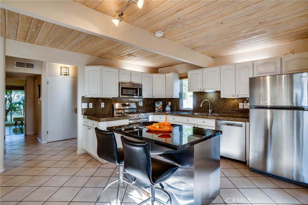 Racquet Club East (33122) - Residential