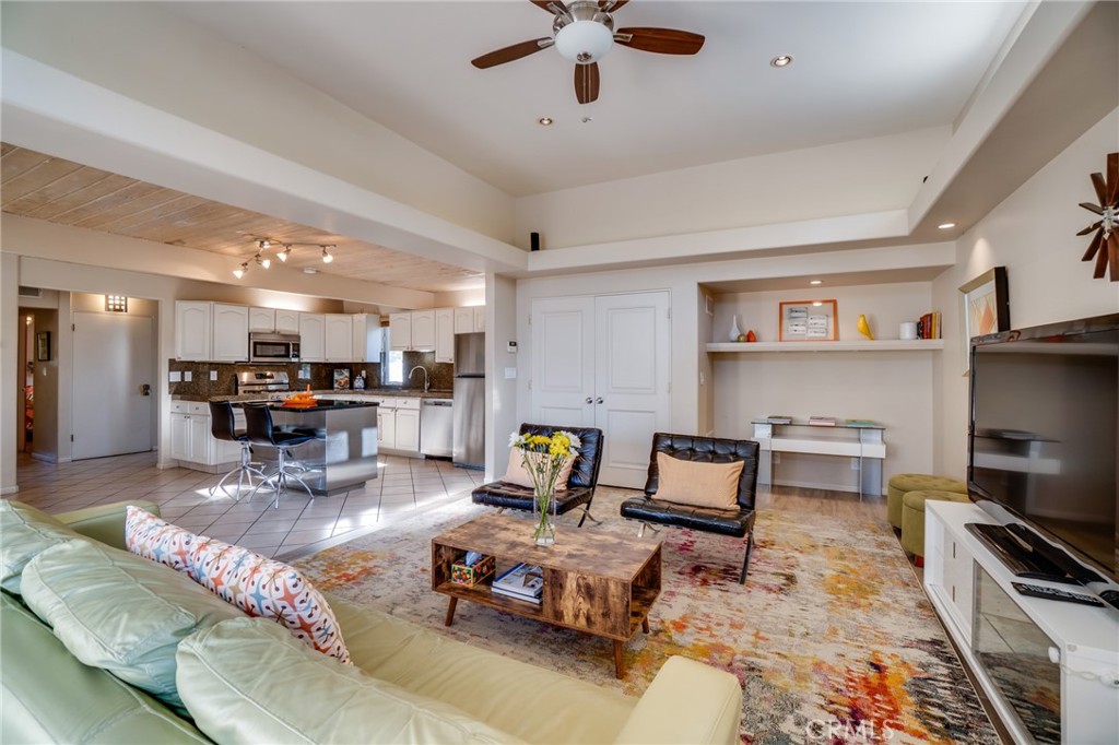 Racquet Club East (33122) - Residential