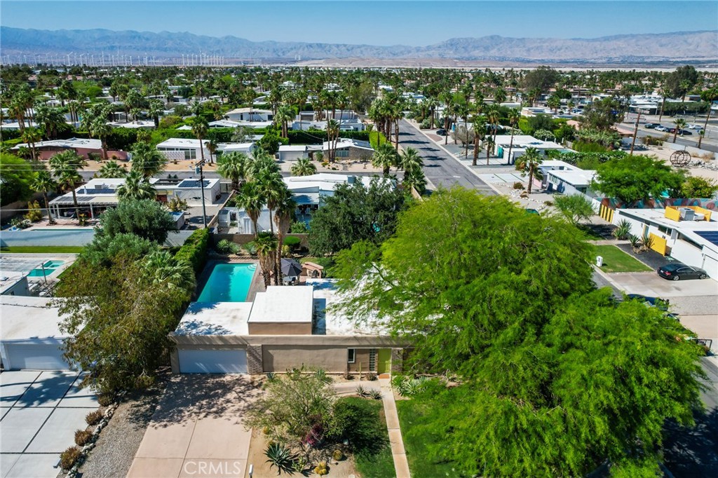 Racquet Club East (33122) - Residential