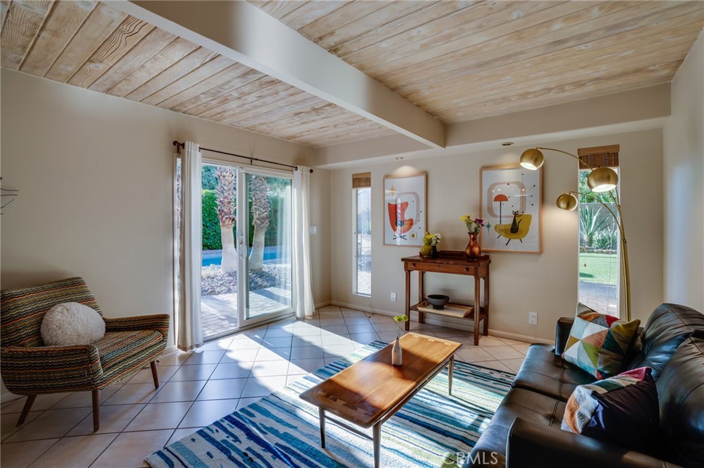 Racquet Club East (33122) - Residential