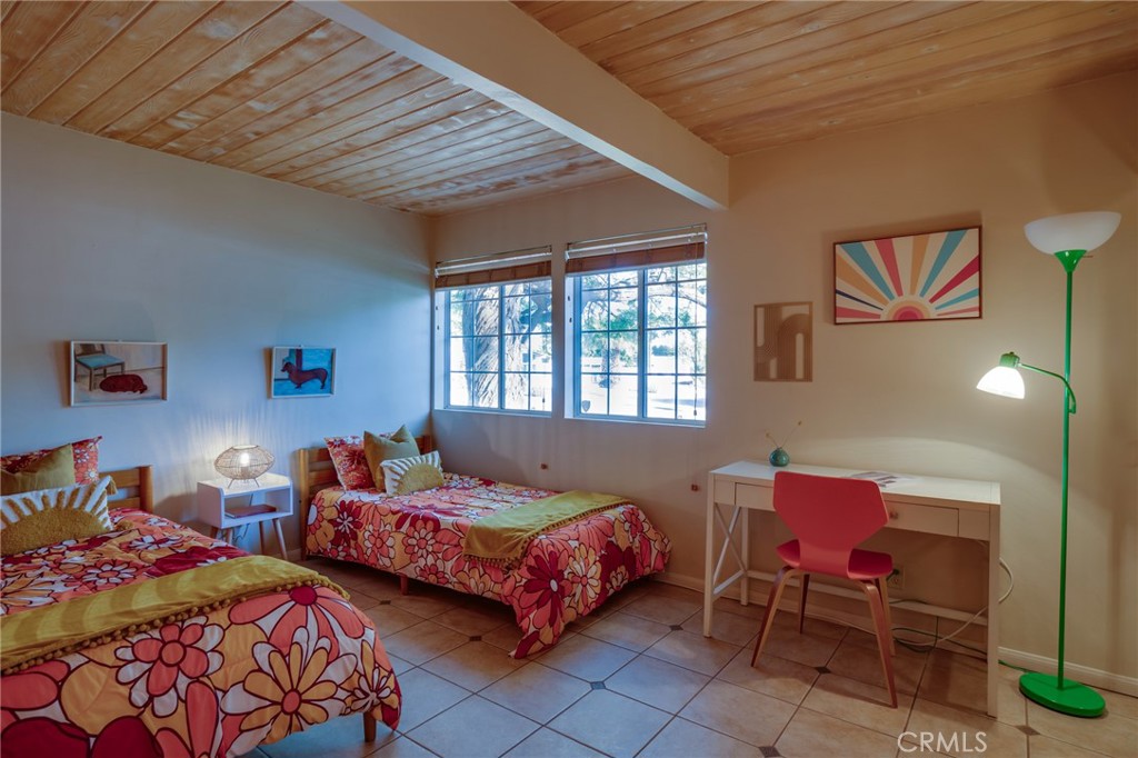 Racquet Club East (33122) - Residential