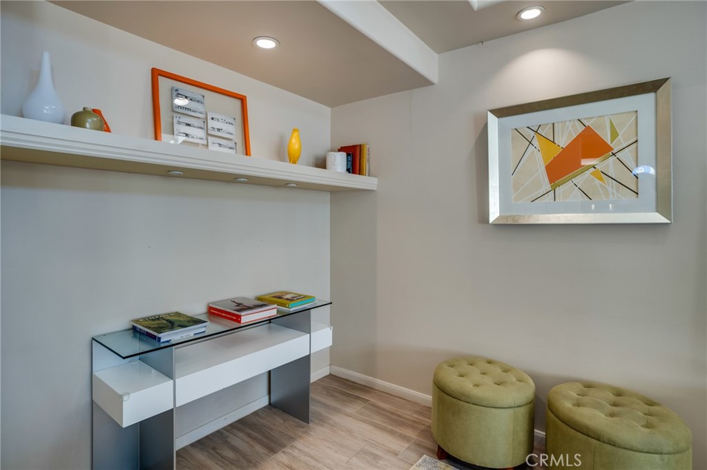 Racquet Club East (33122) - Residential