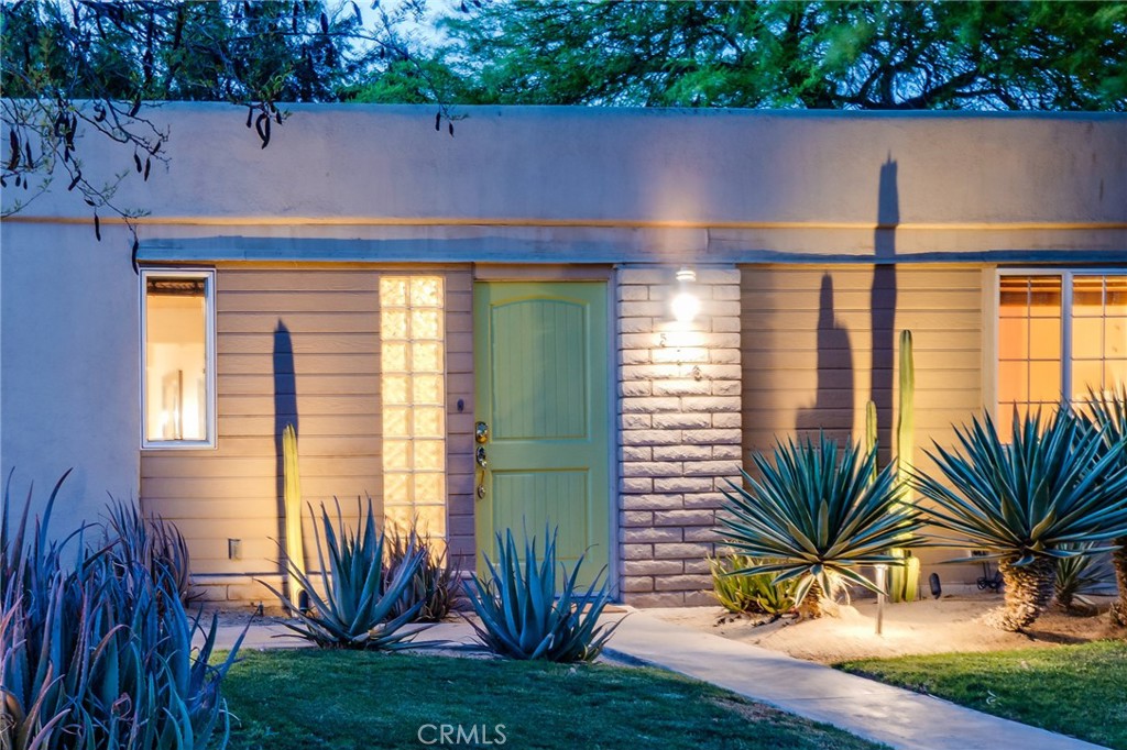 Racquet Club East (33122) - Residential