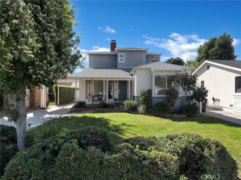 Photo of 345 S Beachwood Drive, Burbank, CA 91506 (MLS # BB25281947)