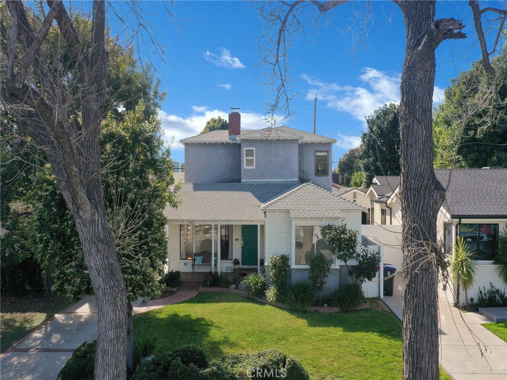 345 S Beachwood Drive