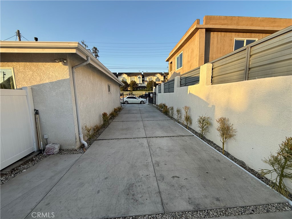 11125 Glenoaks Boulevard