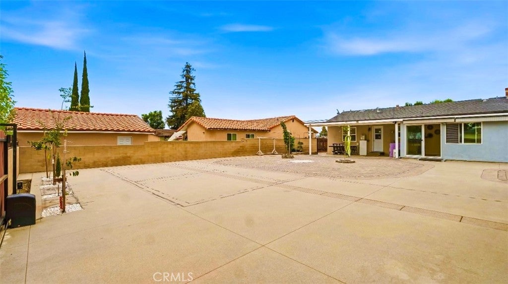 519 S Hollenbeck