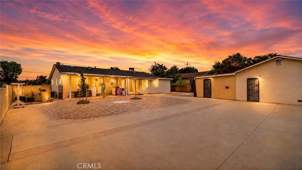 519 S Hollenbeck
