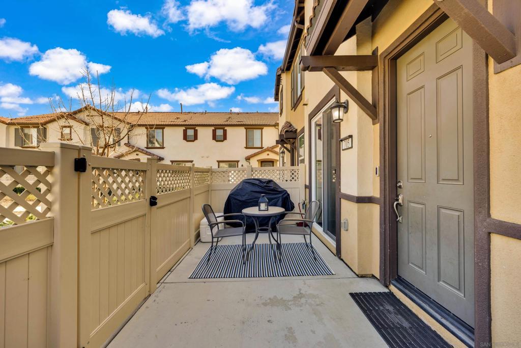 41984 Retsina St 705