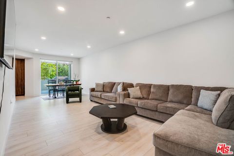 Photo of 1021 S Shenandoah Street #101, Los Angeles, CA 90035 (MLS # 25592825)