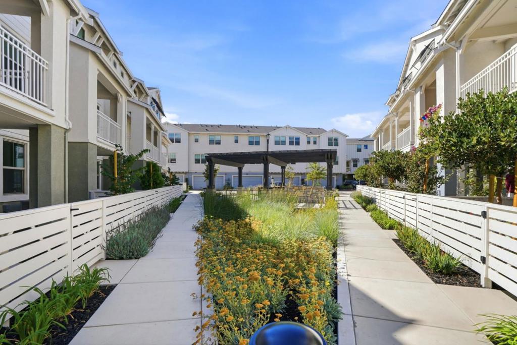 128 Oak Circle, Walnut Creek CA 94597