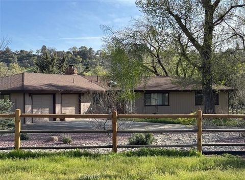 Photo of 26931 Columbia Way, Tehachapi, CA 93561 (MLS # PW26122095)