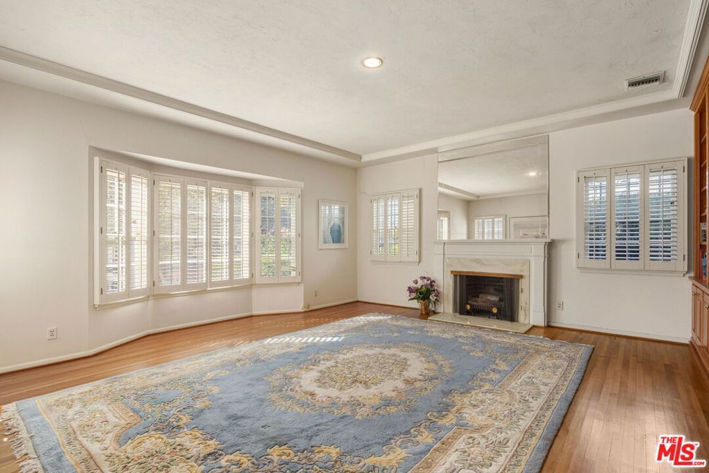 Photo of 943 Princeton Street, Santa Monica, CA 90403 (MLS # 26640549)