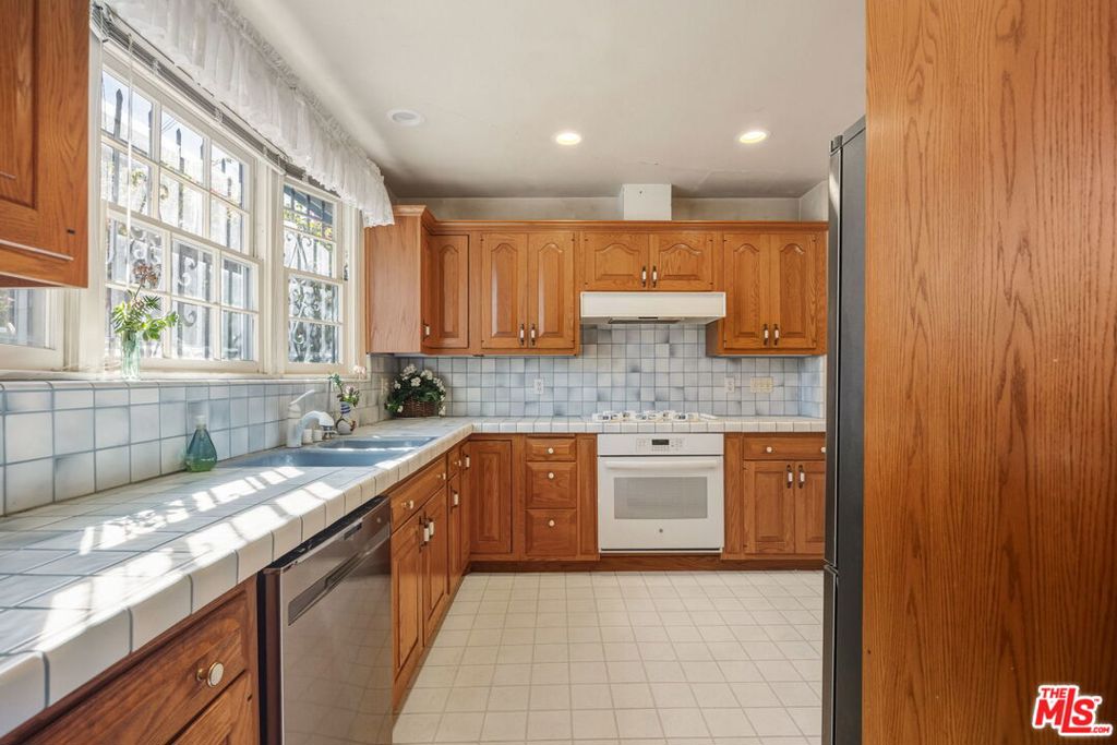 943 Princeton Street