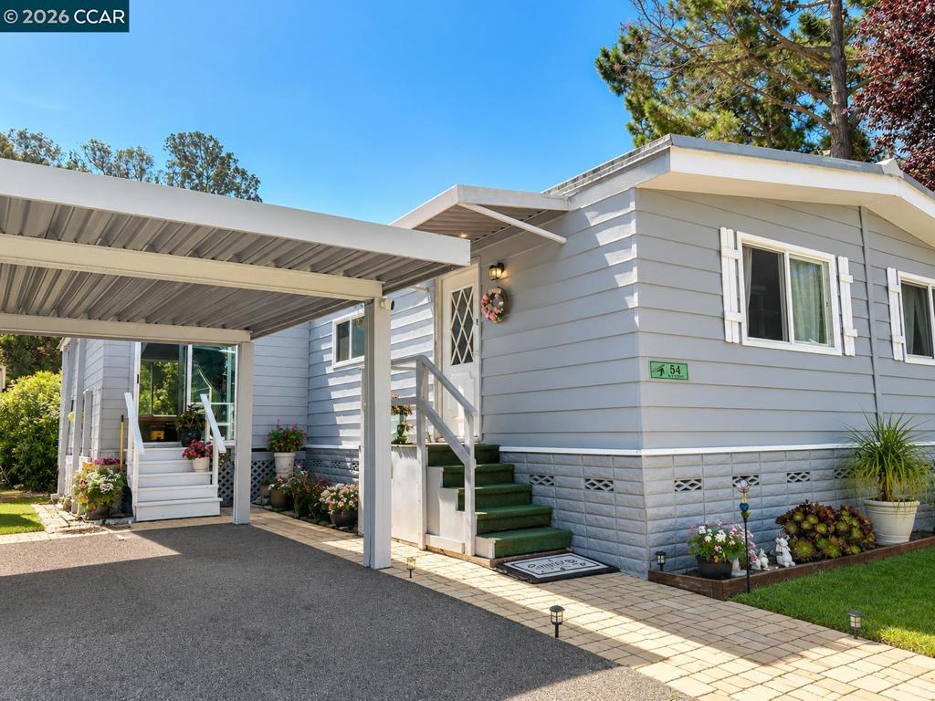 54 Kay Dr