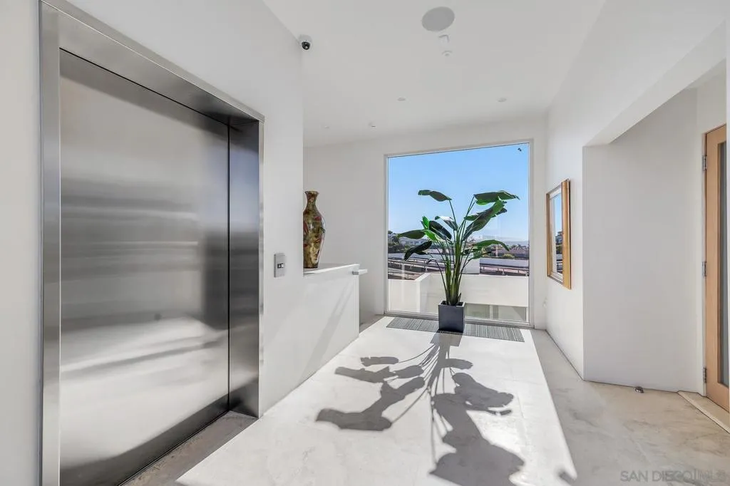 La Jolla, California 92037, United States, 5 Bedrooms Bedrooms, ,6 BathroomsBathrooms,Residential,Active,90781