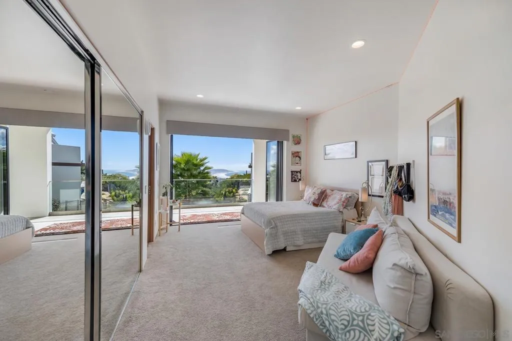 La Jolla, California 92037, United States, 5 Bedrooms Bedrooms, ,6 BathroomsBathrooms,Residential,Active,90781
