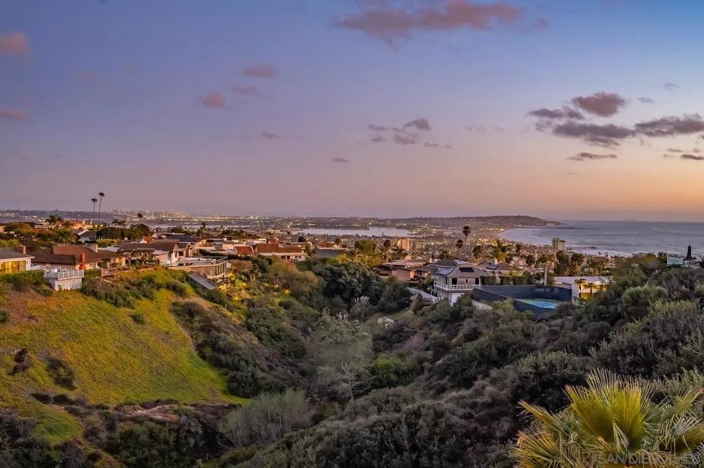 La Jolla, California 92037, United States, 5 Bedrooms Bedrooms, ,6 BathroomsBathrooms,Residential,Active,90781