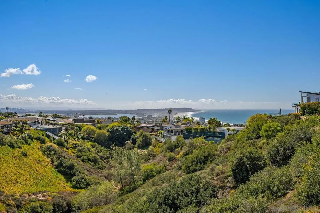 La Jolla, California 92037, United States, 5 Bedrooms Bedrooms, ,6 BathroomsBathrooms,Residential,Active,90781