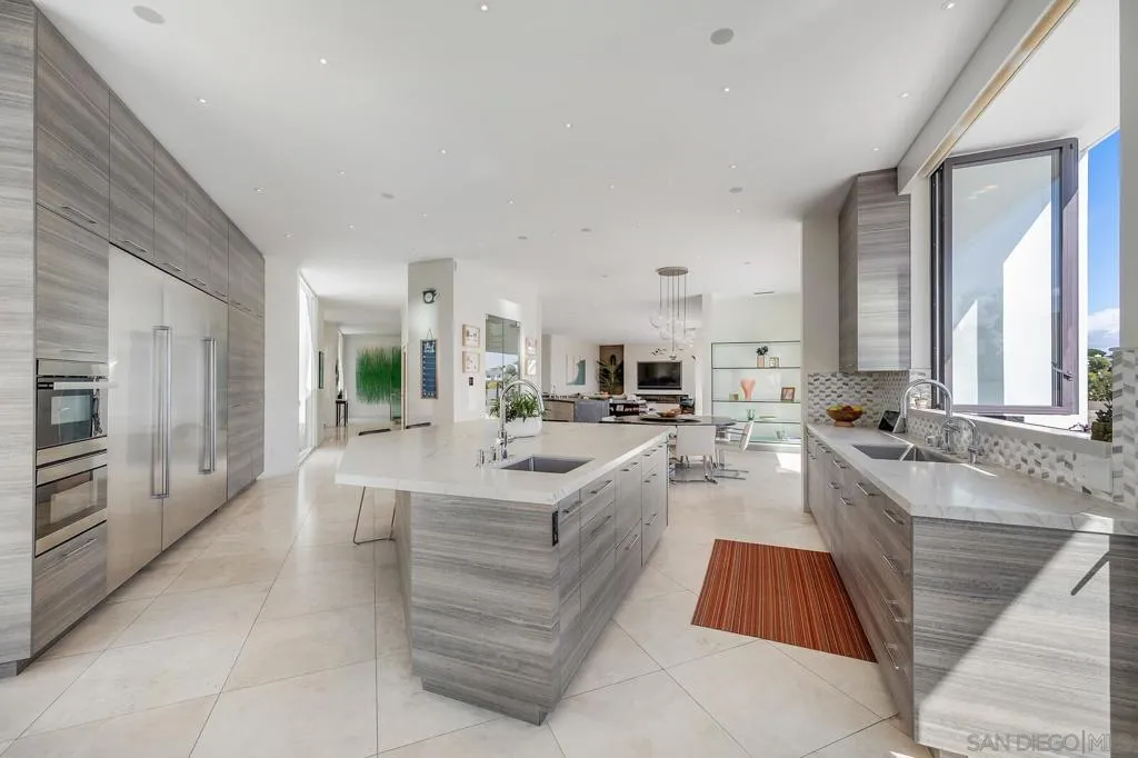 La Jolla, California 92037, United States, 5 Bedrooms Bedrooms, ,6 BathroomsBathrooms,Residential,Active,90781