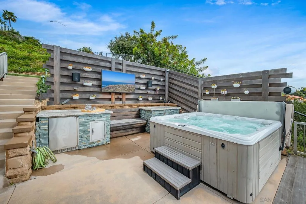 La Jolla, California 92037, United States, 5 Bedrooms Bedrooms, ,6 BathroomsBathrooms,Residential,Active,90781