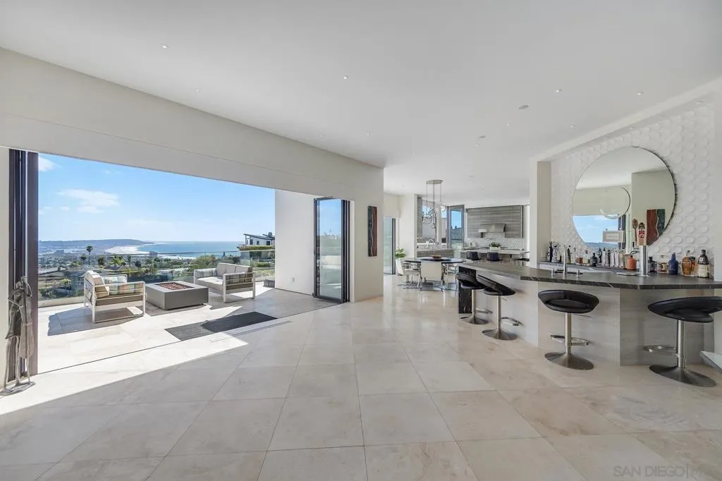 La Jolla, California 92037, United States, 5 Bedrooms Bedrooms, ,6 BathroomsBathrooms,Residential,Active,90781