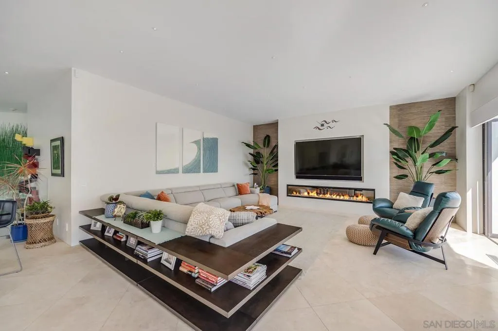 La Jolla, California 92037, United States, 5 Bedrooms Bedrooms, ,6 BathroomsBathrooms,Residential,Active,90781