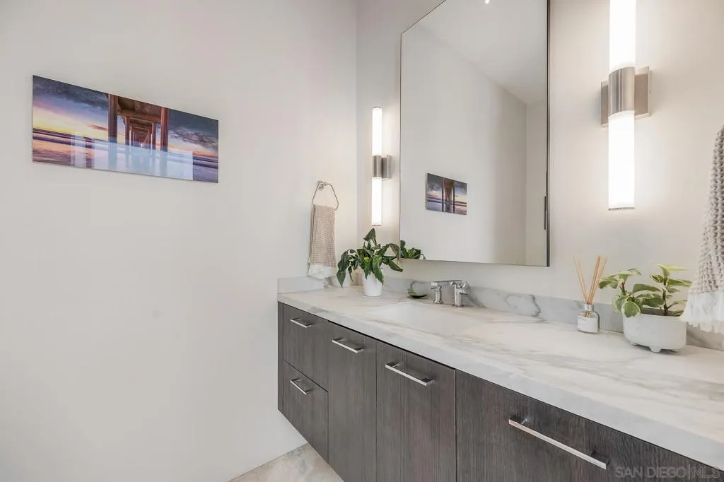 La Jolla, California 92037, United States, 5 Bedrooms Bedrooms, ,6 BathroomsBathrooms,Residential,Active,90781