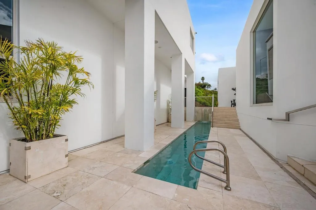 La Jolla, California 92037, United States, 5 Bedrooms Bedrooms, ,6 BathroomsBathrooms,Residential,Active,90781