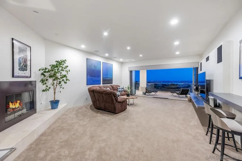 La Jolla, California 92037, United States, 5 Bedrooms Bedrooms, ,6 BathroomsBathrooms,Residential,Active,90781