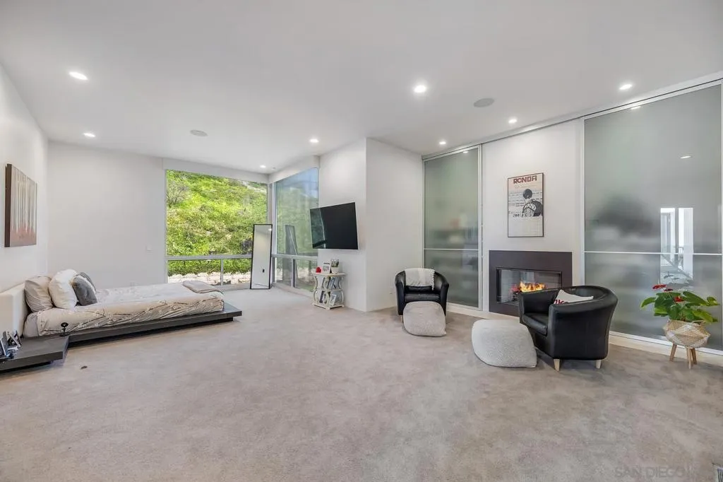 La Jolla, California 92037, United States, 5 Bedrooms Bedrooms, ,6 BathroomsBathrooms,Residential,Active,90781